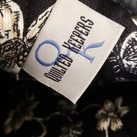 QUILTED KEEPERS Black Printed Backpack - Picture 6 of 8